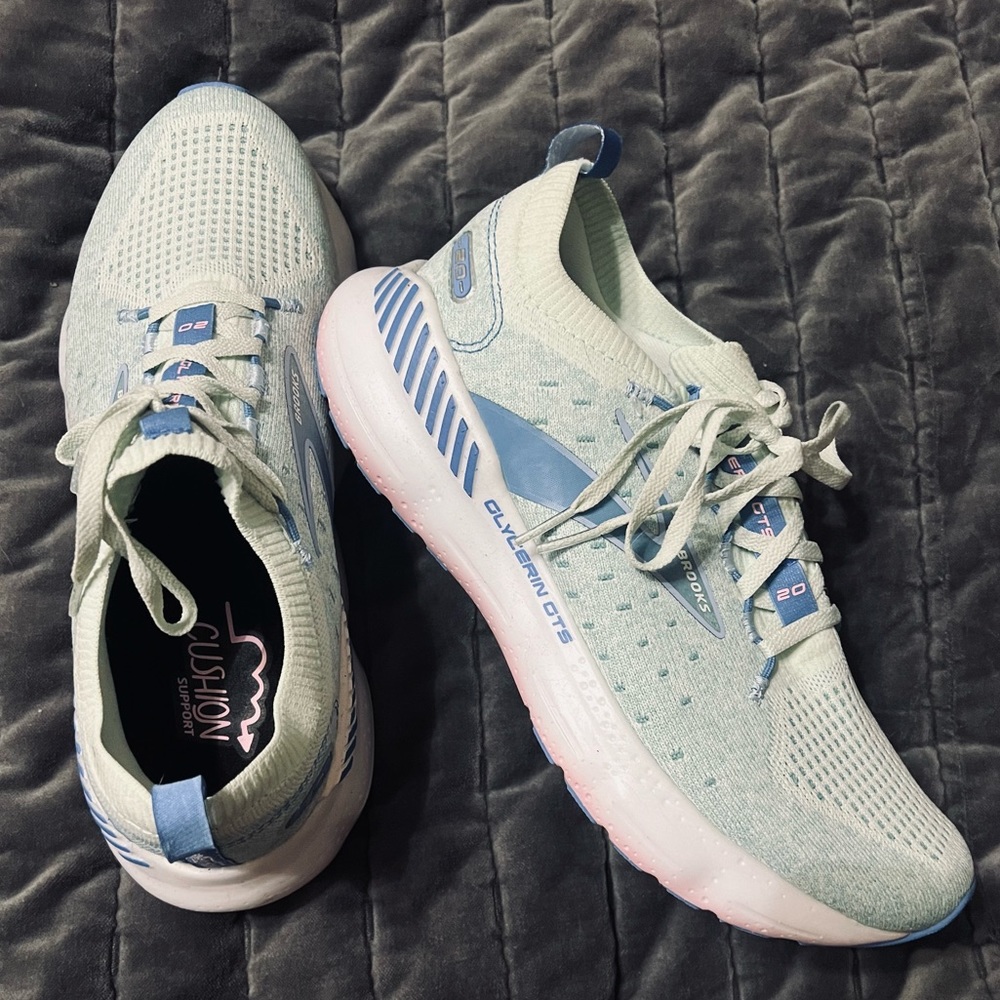 Brand new Brooks glycerin 20. Women’s size 10